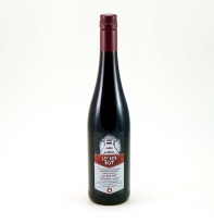 Weinflasche mit Zollverein Frderturm Etikett und Rotwein